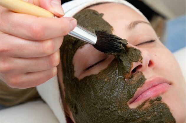 Seaweed mask to make skin firm and elastic
