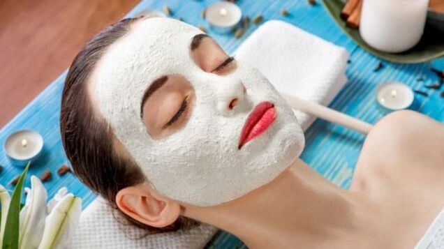 White Clay Mask to cleanse and tighten skin