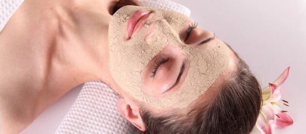 Yeast mask tightens facial skin and gives it a tone