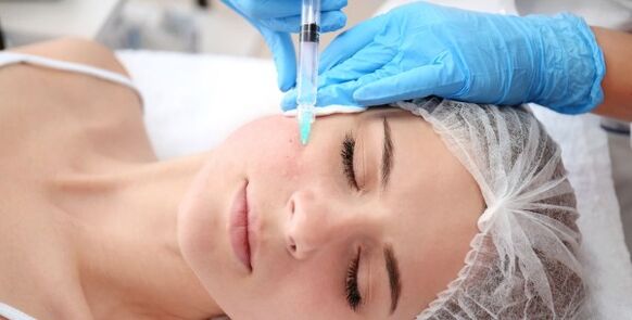 Beautician uses plasma for facial skin rejuvenation surgery